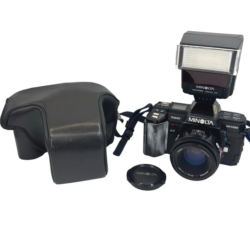 Minolta Maxxum 7000 35mm SLR Film Camera with 50mm f1.7 Lens and 2800 AF Flash